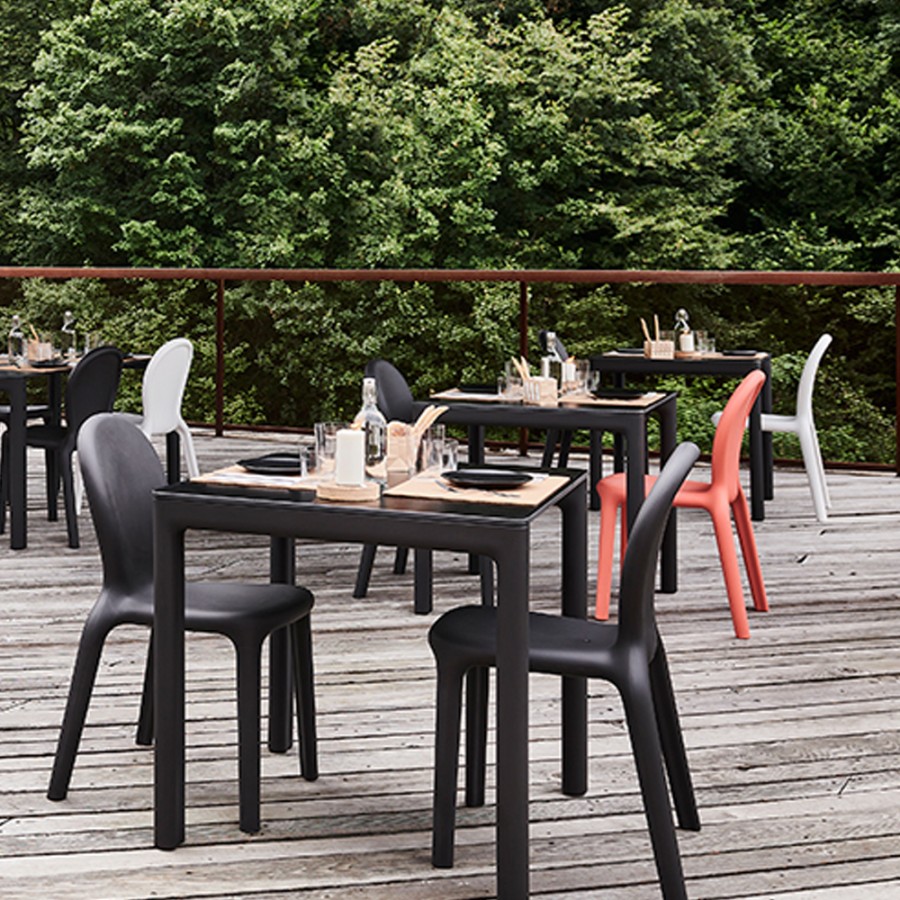 Masa pentru uz comercial Plust, Chloe Table